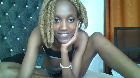 Snapshot of sexy_ebony_nica chatting on February 25, 9:35 pm sexy_ebony_nica online show from February 25, 9:35 pm