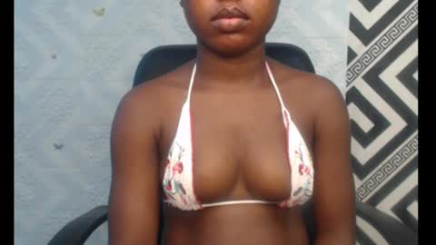 Snapshot of sexy_floral chatting on October 18, 7:03 pm Angela online show from October 18, 7:03 pm