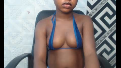 Snapshot of sexy_floral chatting on October 21, 10:05 am Angela online show from October 21, 10:05 am