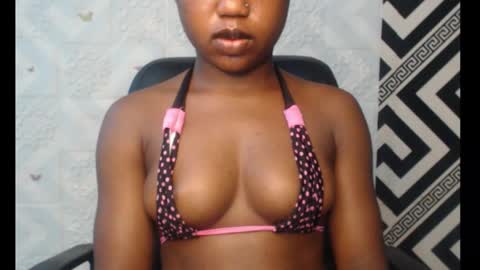 Snapshot of sexy_floral chatting on October 27, 7:34 am Angela online show from October 27, 7:34 am