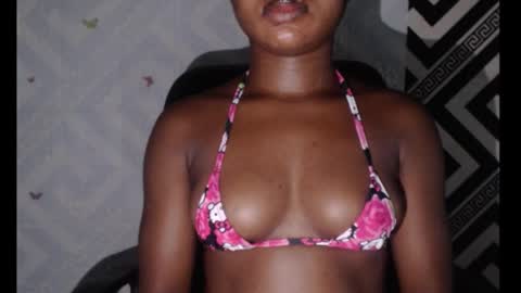 Snapshot of sexy_floral chatting on October 28, 7:45 am Angela online show from October 28, 7:45 am