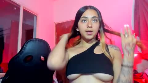 Snapshot of sexy_foxx_ chatting on December 13, 1:59 am Antonella online show from December 13, 1:59 am