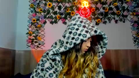 Snapshot of sexy_foxx_ chatting on March 1, 2:15 am Antonella online show from March 1, 2:15 am