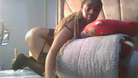 Snapshot of sexy_glo chatting on November 5, 5:18 am sexy_glo online show from November 5, 5:18 am