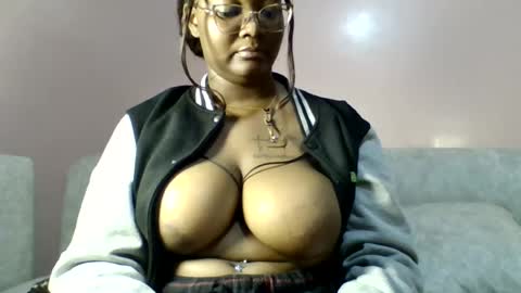 Snapshot of sexy_helle chatting on June 15, 2:03 am sexy_helle online show from June 15, 2:03 am