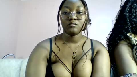 Snapshot of sexy_helle chatting on June 15, 8:55 pm sexy_helle online show from June 15, 8:55 pm