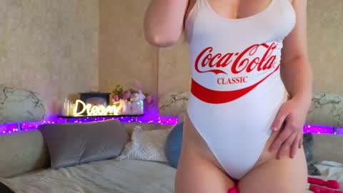 Snapshot of sexy_leslie chatting on February 15, 10:55 am Leslie online show from February 15, 10:55 am