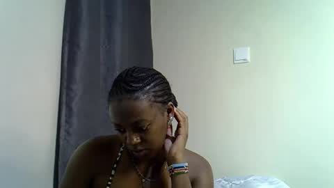 Snapshot of sexy_linda022 chatting on June 1, 12:29 pm Linda online show from June 1, 12:29 pm