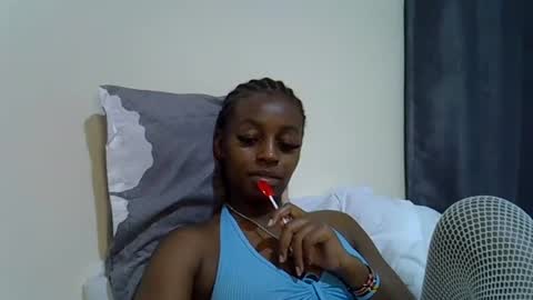 Snapshot of sexy_linda022 chatting on June 19, 12:15 am Linda online show from June 19, 12:15 am