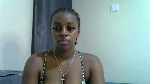 Snapshot of sexy_linda022 chatting on June 24, 12:53 am Linda online show from June 24, 12:53 am