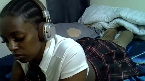 Snapshot of sexy_linda022 chatting on June 24, 12:59 pm Linda online show from June 24, 12:59 pm