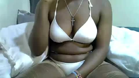 Snapshot of sexy_linda022 chatting on July 3, 1:28 pm Linda online show from July 3, 1:28 pm