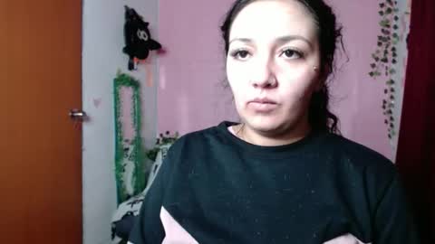 Snapshot of sexy_lolas chatting on February 21, 8:18 am sexy lolas online show from February 21, 8:18 am