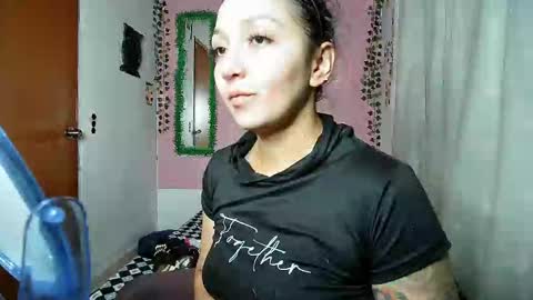 Snapshot of sexy_lolas chatting on September 13, 4:12 am sexy lolas online show from September 13, 4:12 am