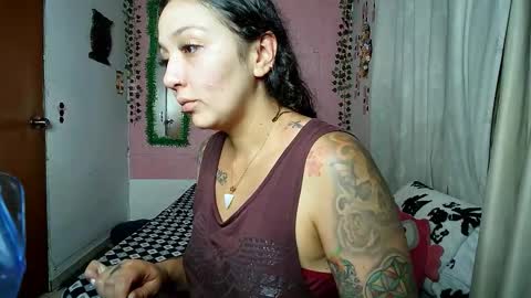 Snapshot of sexy_lolas chatting on September 15, 4:23 am sexy lolas online show from September 15, 4:23 am
