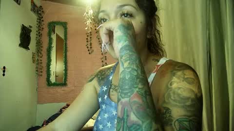 Snapshot of sexy_lolas chatting on June 11, 1:05 am sexy lolas online show from June 11, 1:05 am