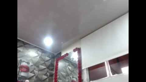 Snapshot of sexy_mature_hot01 chatting on September 29, 8:02 pm MARIPOSA online show from September 29, 8:02 pm