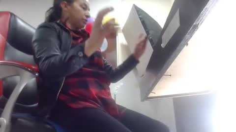 Snapshot of sexy_mature_hot01 chatting on October 14, 1:45 pm MARIPOSA online show from October 14, 1:45 pm