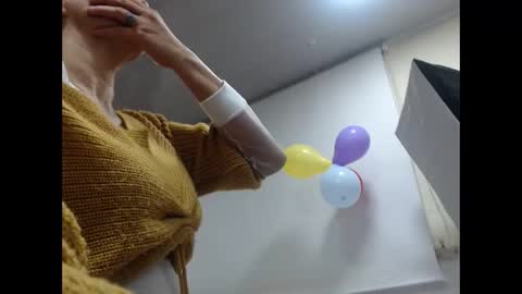 Snapshot of sexy_mature_hot01 chatting on October 19, 12:06 pm MARIPOSA online show from October 19, 12:06 pm