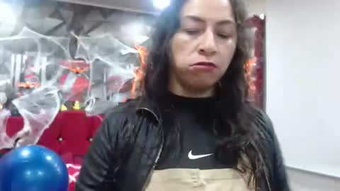 Snapshot of sexy_mature_hot01 chatting on October 26, 12:11 pm MARIPOSA online show from October 26, 12:11 pm