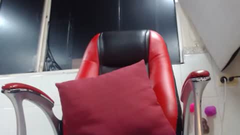 Snapshot of sexy_mature_hot01 chatting on October 29, 12:24 am MARIPOSA online show from October 29, 12:24 am