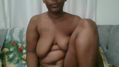 Snapshot of sexy_milk_slut chatting on October 29, 10:11 pm milky online show from October 29, 10:11 pm