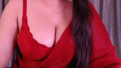 Snapshot of sexy_myra18 chatting on June 2, 3:19 am myra online show from June 2, 3:19 am