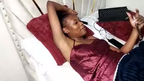 Nyla online show from April 18, 7:07 pm