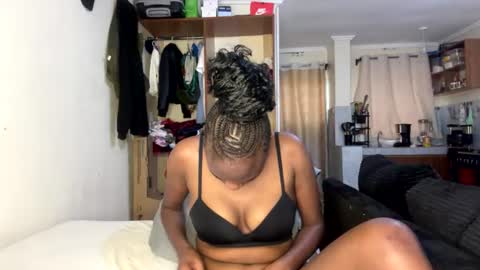Snapshot of sexy_nyla chatting on July 25, 1:19 pm Nyla online show from July 25, 1:19 pm