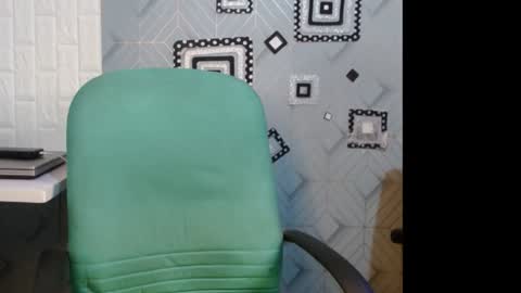 Snapshot of sexy_pearl12 chatting on December 8, 7:05 am zoe online show from December 8, 7:05 am