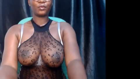 Snapshot of sexy_pearl12 chatting on March 3, 6:55 pm zoe online show from March 3, 6:55 pm