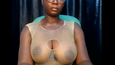 Snapshot of sexy_pearl12 chatting on March 11, 10:40 am zoe online show from March 11, 10:40 am