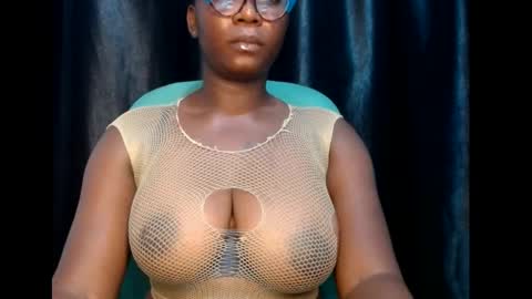 Snapshot of sexy_pearl12 chatting on March 11, 6:30 pm zoe online show from March 11, 6:30 pm