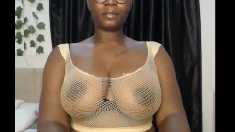 Snapshot of sexy_pearl12 chatting on September 24, 6:55 pm zoe online show from September 24, 6:55 pm