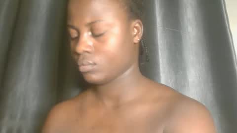 sexy_petitqueen online show from March 18, 4:04 am