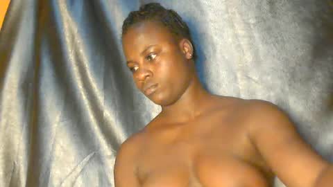 Snapshot of sexy_petitqueen chatting on May 11, 4:29 am sexy_petitqueen online show from May 11, 4:29 am