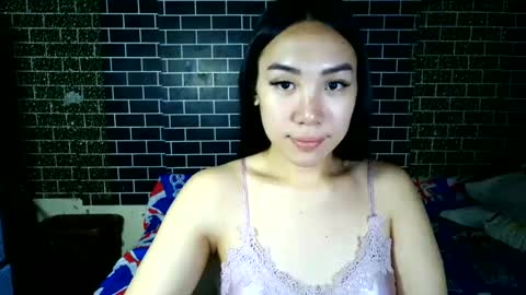 Snapshot of sexy_queeniex chatting on July 8, 5:23 am hi im queenie online show from July 8, 5:23 am