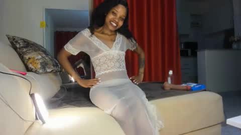 Snapshot of sexy_red99 chatting on June 8, 9:59 pm red online show from June 8, 9:59 pm