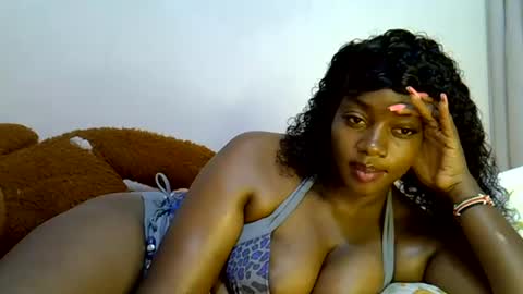 Snapshot of sexy_siera chatting on July 7, 8:07 am laura online show from July 7, 8:07 am