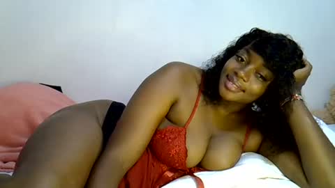 Snapshot of sexy_siera chatting on July 15, 1:00 am laura online show from July 15, 1:00 am