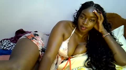Snapshot of sexy_siera chatting on July 17, 5:47 am laura online show from July 17, 5:47 am