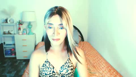 Snapshot of sexy_yllona chatting on June 9, 10:05 am sexy_yllona online show from June 9, 10:05 am