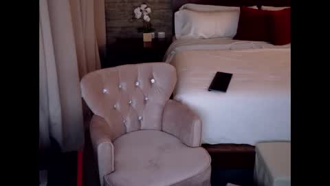 Snapshot of sexyalliekay chatting on May 23, 2:39 am Sexy GILF Allie Kay online show from May 23, 2:39 am