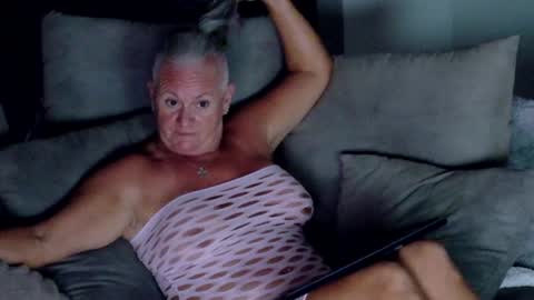 Snapshot of sexyalliekay chatting on July 10, 2:49 am Sexy GILF Allie Kay online show from July 10, 2:49 am