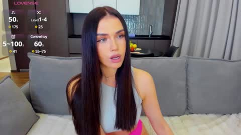 Snapshot of sexyangeloux chatting on January 14, 8:59 pm Lou online show from January 14, 8:59 pm