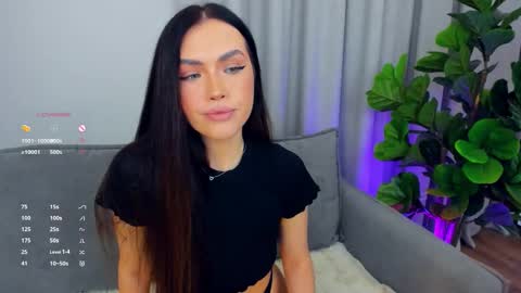 Snapshot of sexyangeloux chatting on October 1, 8:59 pm Lou online show from October 1, 8:59 pm