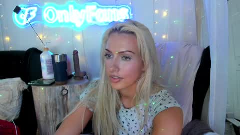Snapshot of sexyashley_21 chatting on February 8, 5:18 am Ashley Teal online show from February 8, 5:18 am