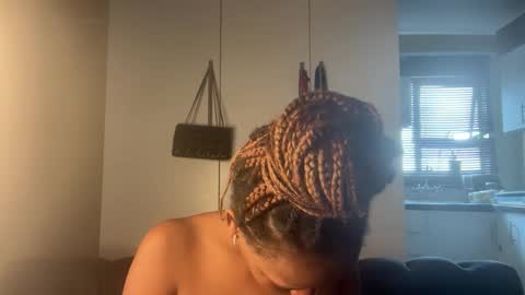 sexyasszeeee online show from February 27, 11:21 am