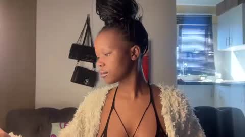 Snapshot of sexyasszeeee chatting on May 13, 8:34 am sexyasszeeee online show from May 13, 8:34 am