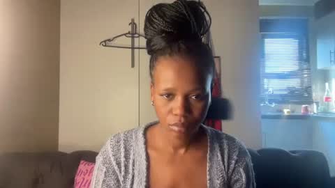 Snapshot of sexyasszeeee chatting on May 18, 9:15 am sexyasszeeee online show from May 18, 9:15 am